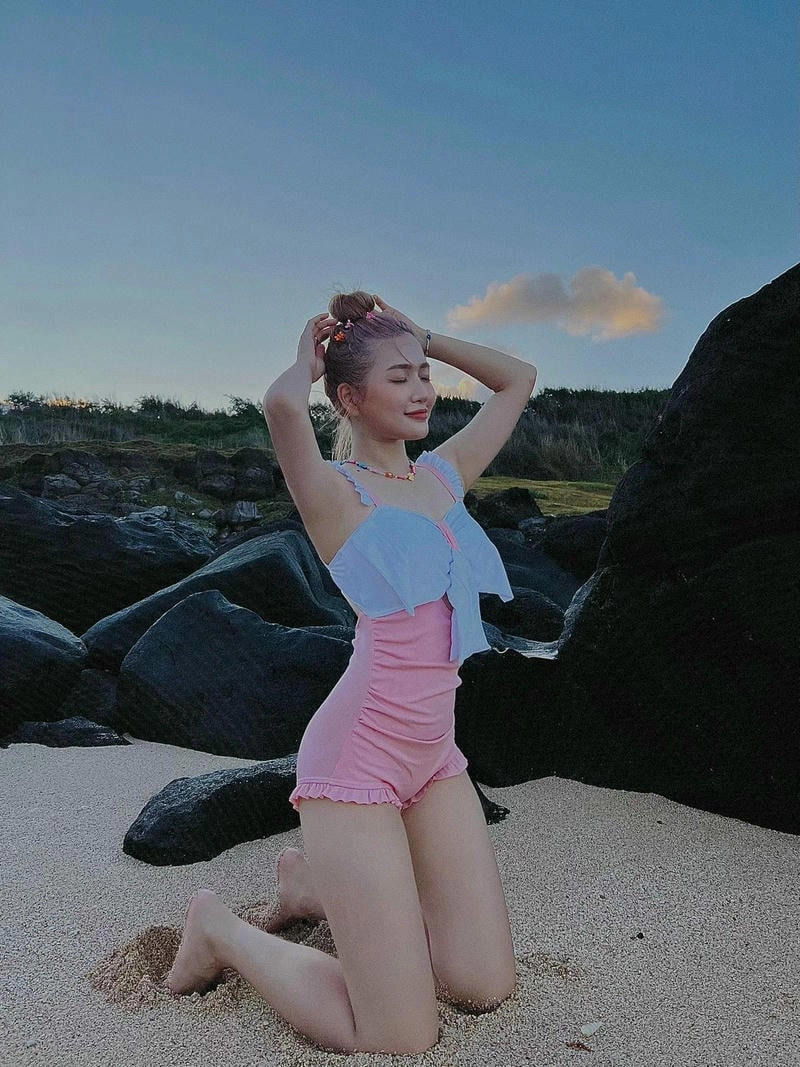 An Vy mặc bikini sexy