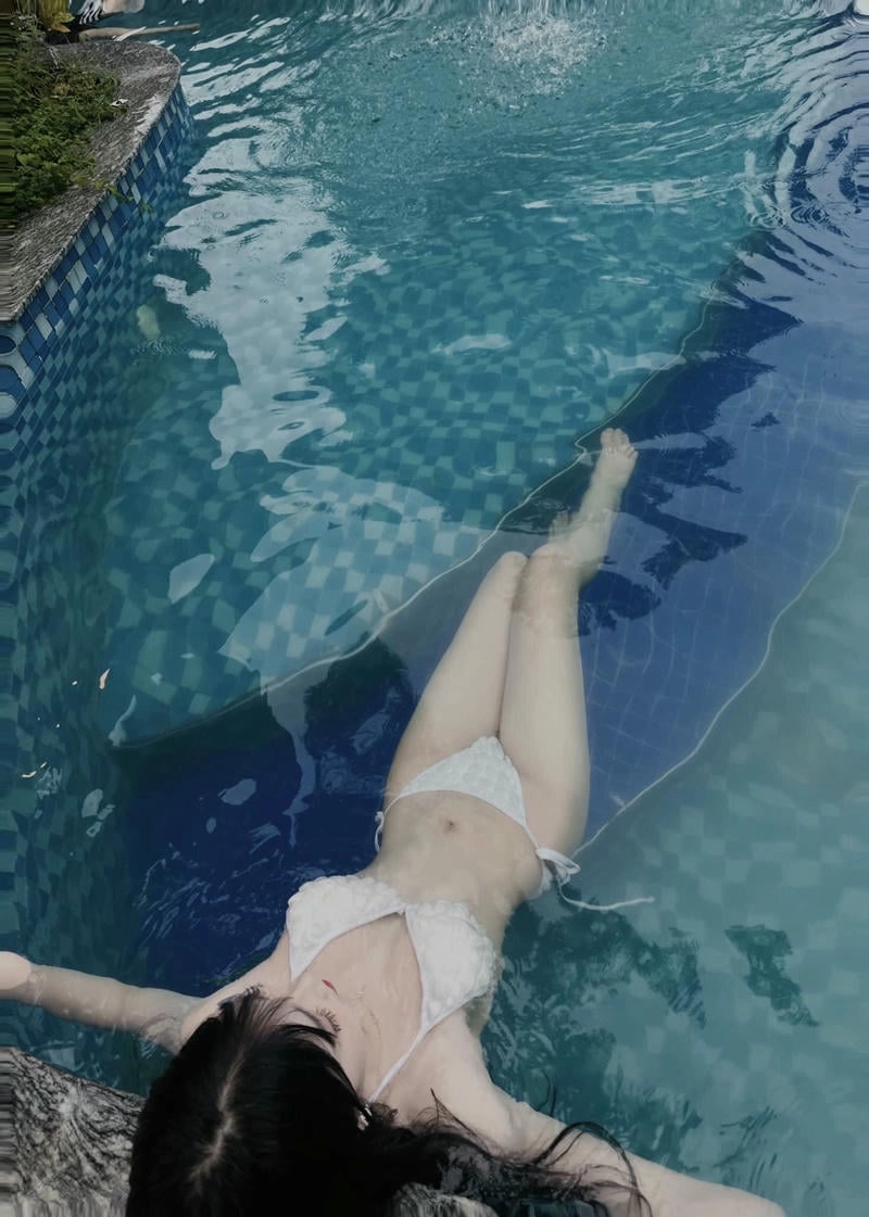 bùi thu trà mặc bikini sexy