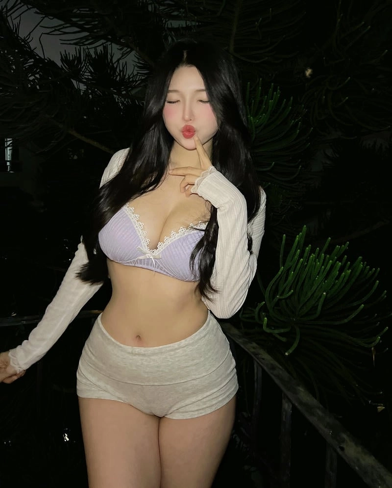 Duyên Híp bikini cực sexy