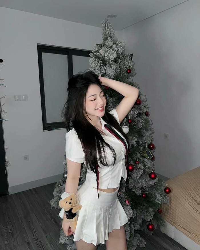 hình ảnh Trần Hà Linh cute