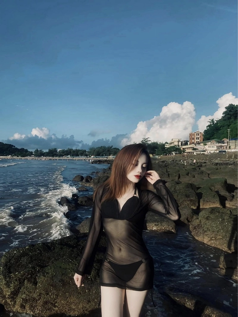 hình gái mặc bikini