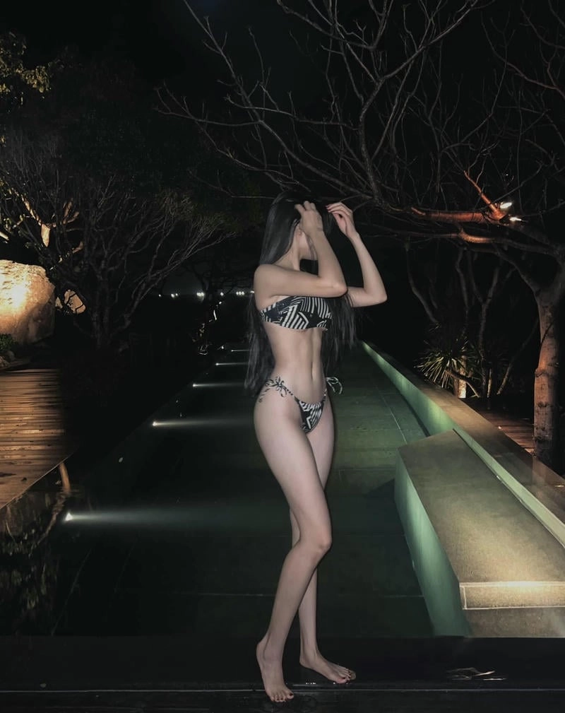 Linh Trương bikini quyến rũ