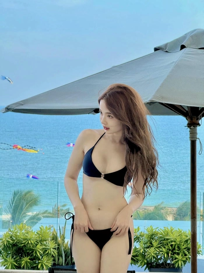 Lê Lý Lan Hương bikini sành điệu