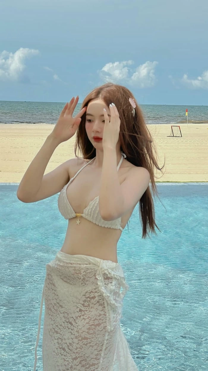 Lê Lý Lan Hương bikini sang chảnh