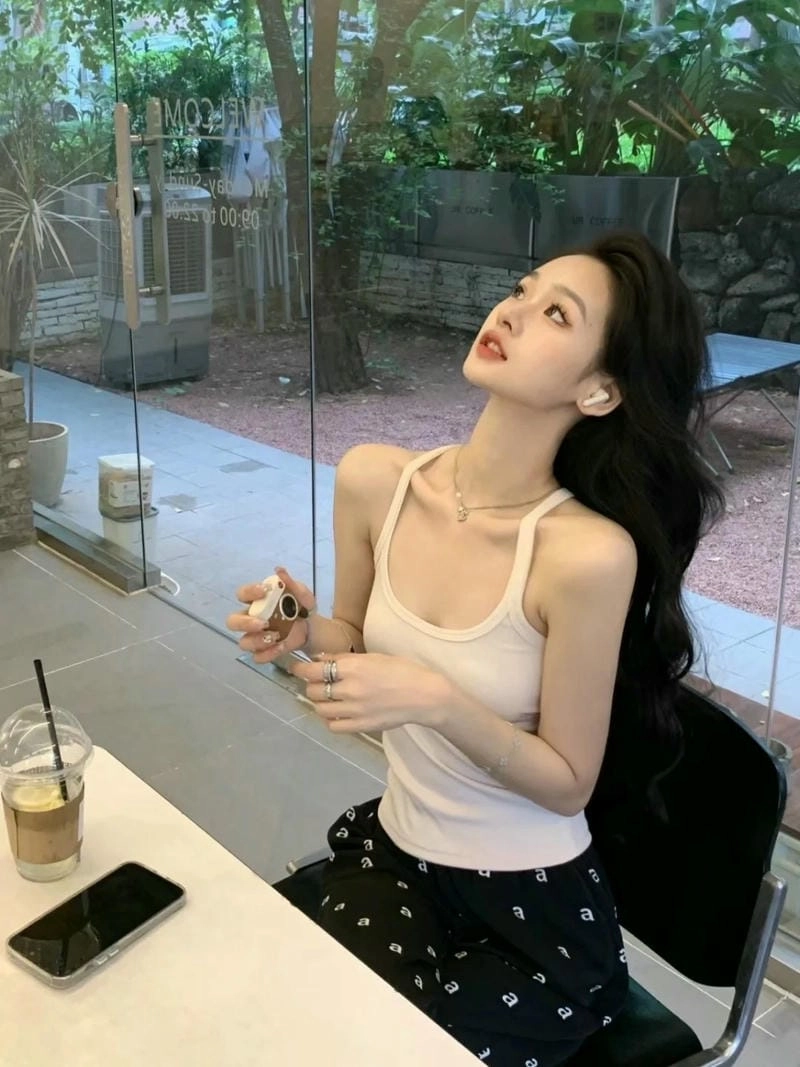 Hot girl da trắng dễ thương