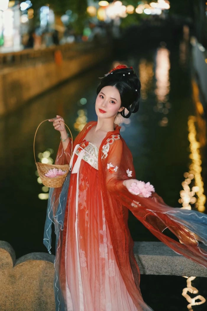 Midu xinh lung linh