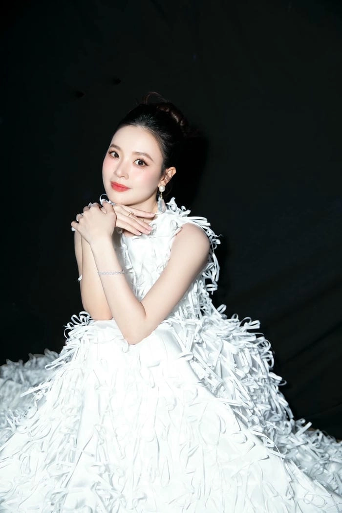 hot girl midu xinh xắn