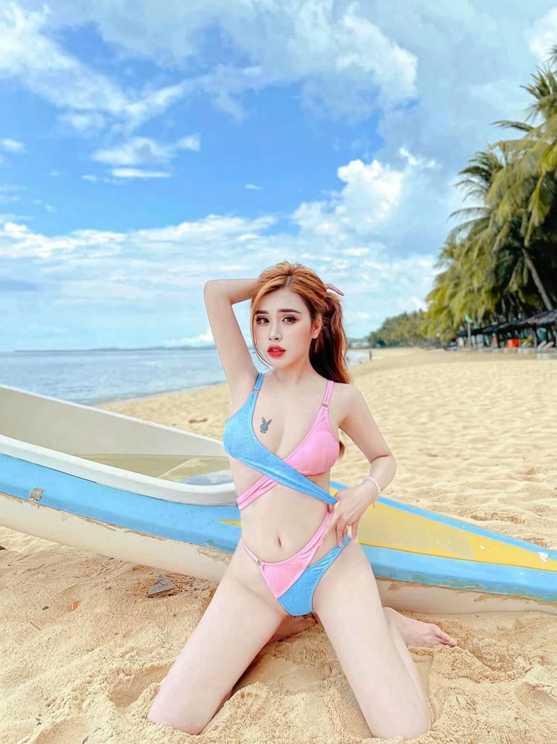 Pinky Bảo Trân mặc bikini quyến rũ