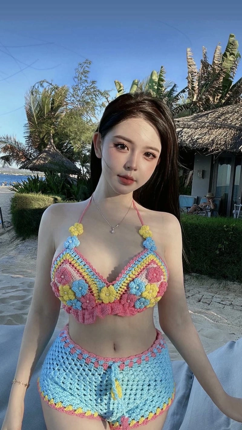 Bikini nóng bỏng Huyền Châu 