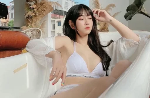 Đốt mắt với 155+ ảnh Lê Bống bikini cực sexy, body quyến rũ