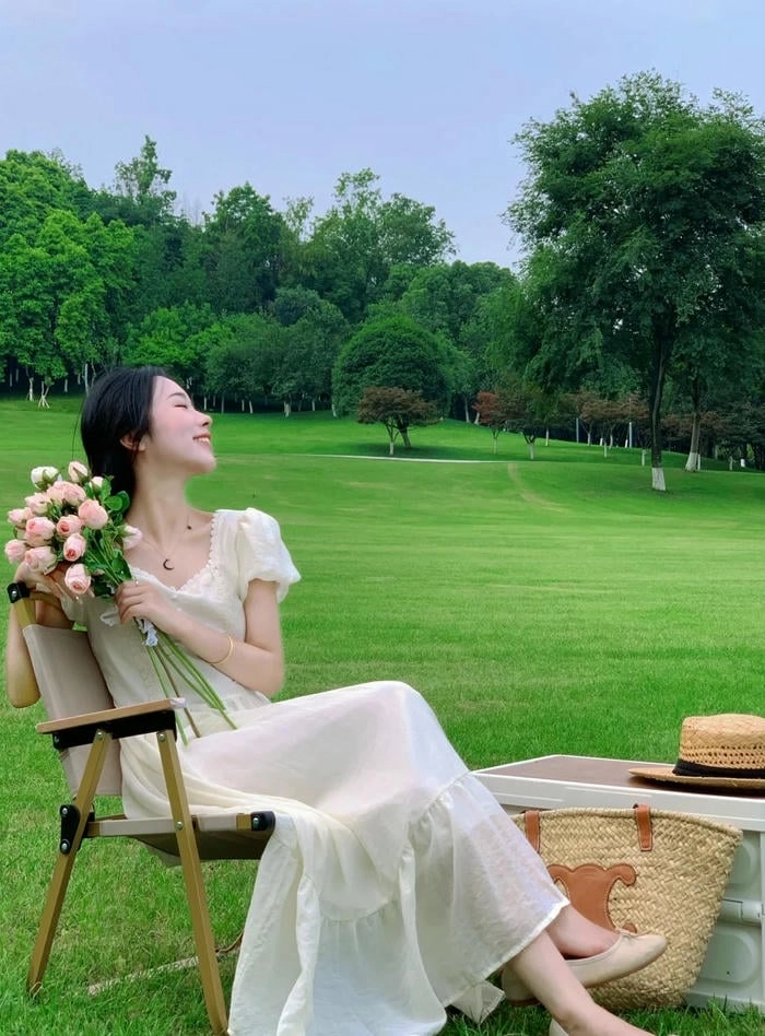 ảnh gái mặc váy trắng nuột nà