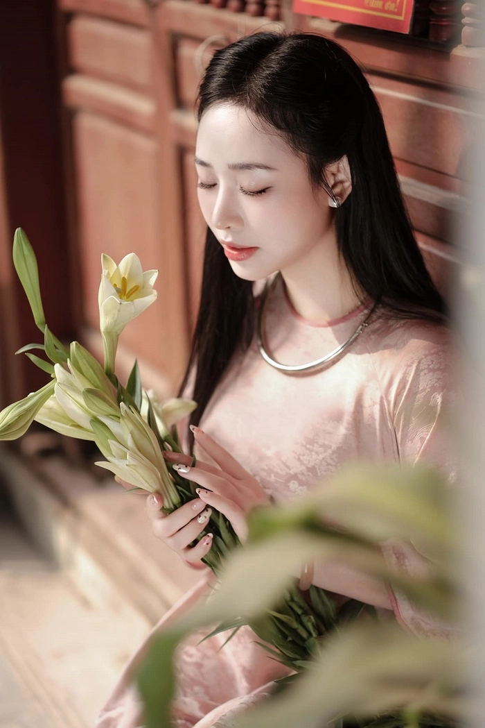 Thiếu nữ mặc áo dài cực xinh