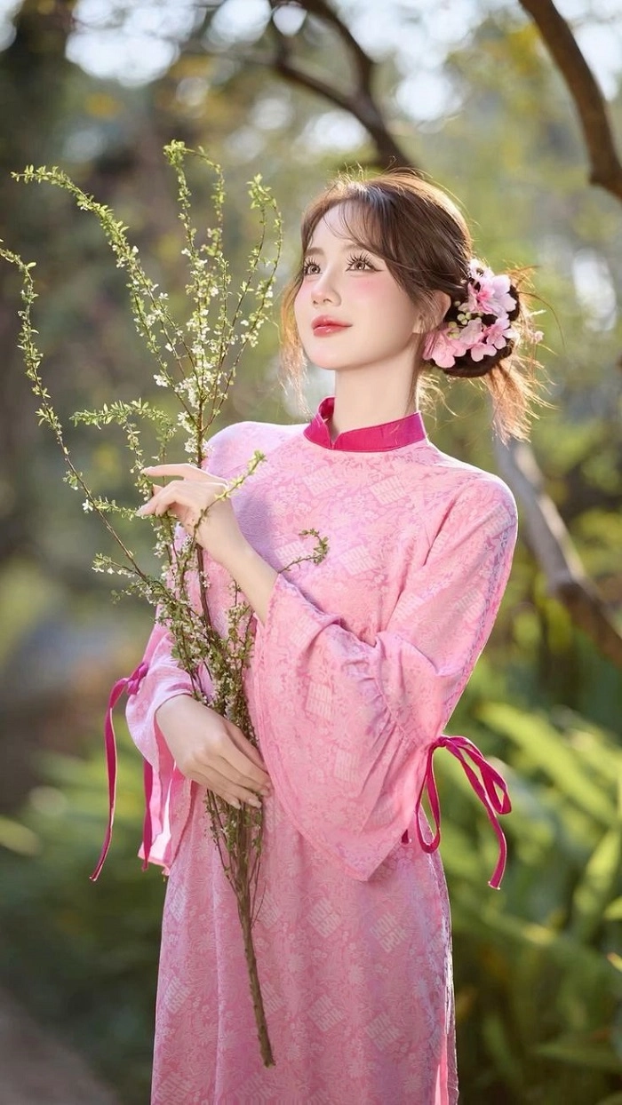 Chân dung gái xinh mặc áo dài 
