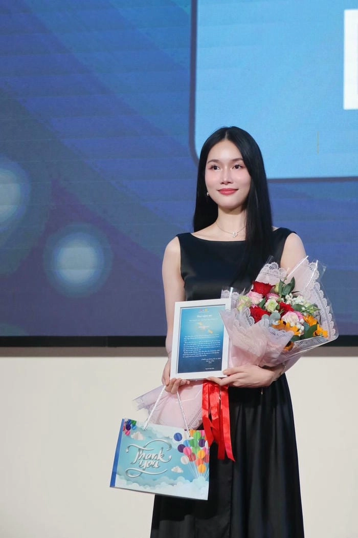 hình ảnh Phạm Phương Ngọc Anh sang