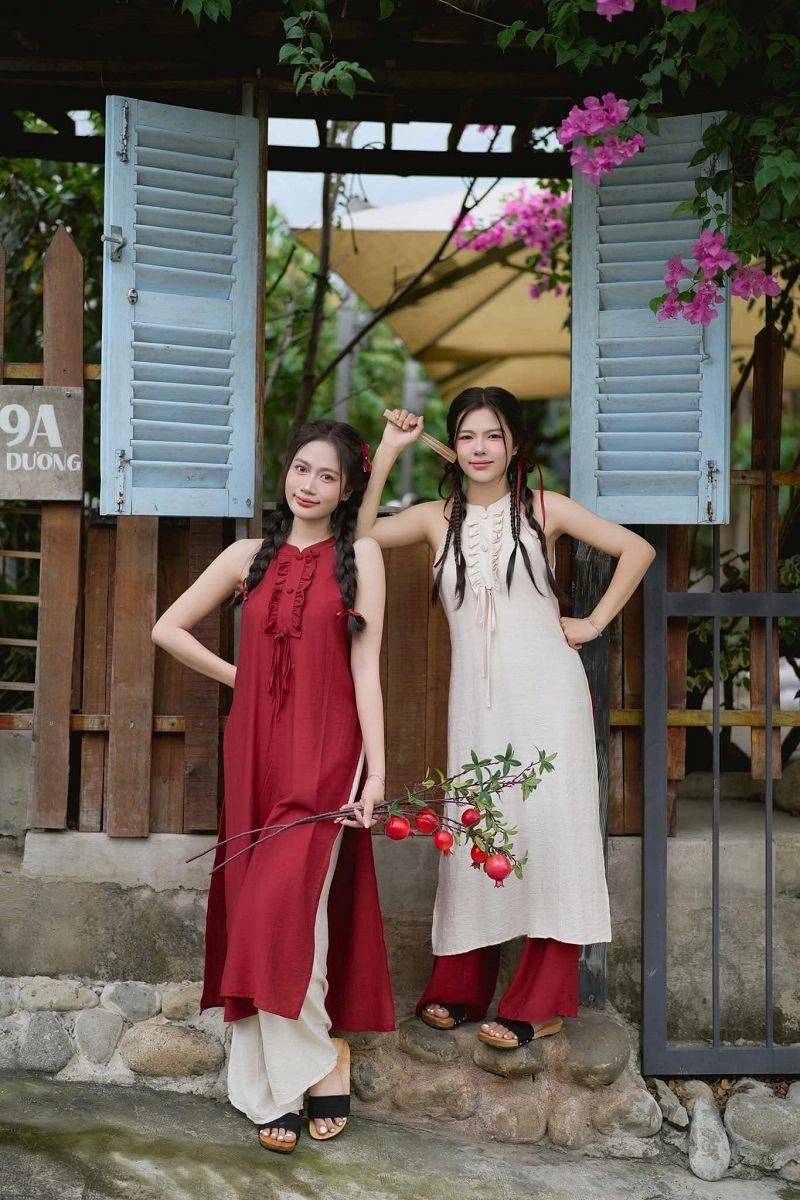 Gái đẹp diện yếm truyền thống