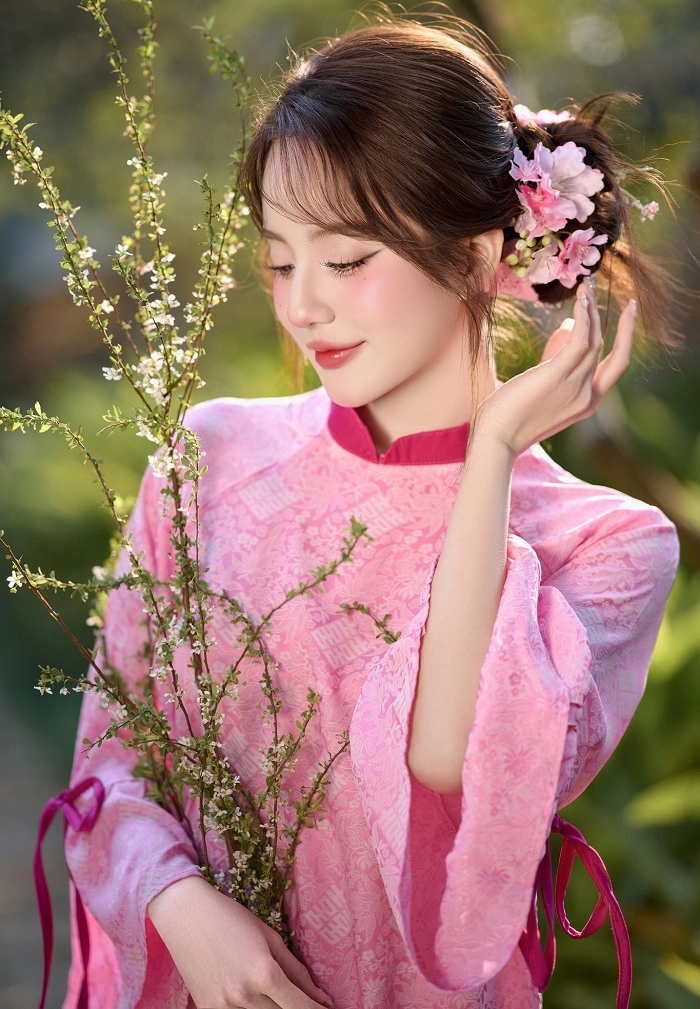 Cô gái xinh mặc áo dài Tết 