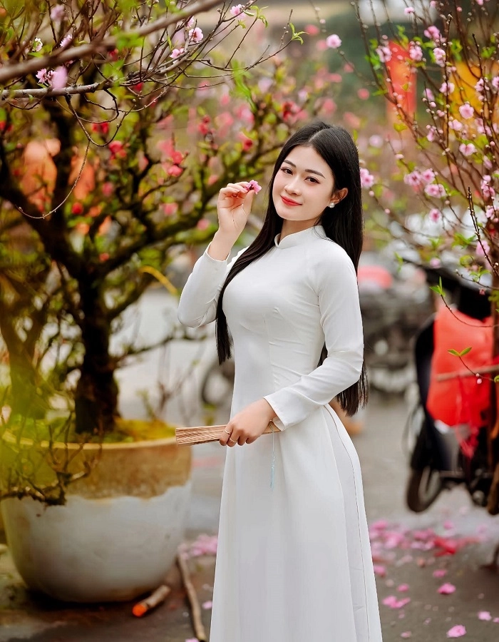 Gái xinh trong áo dài Tết 